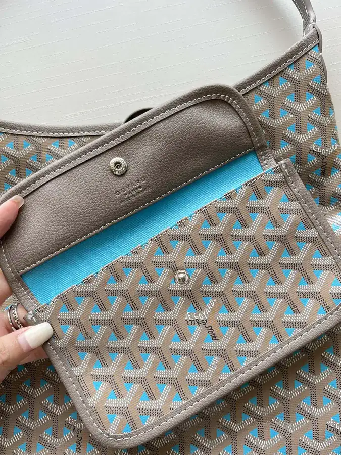 Goyard Hobo Elegant and Casual