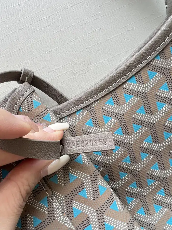 Goyard Hobo Elegant and Casual