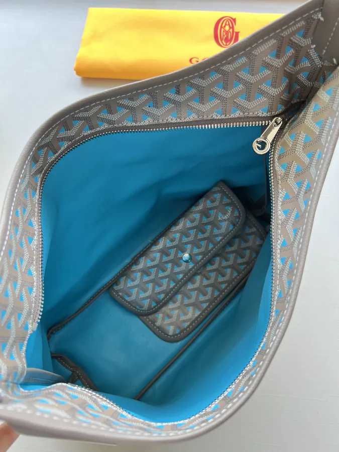 Goyard Hobo Elegant and Casual