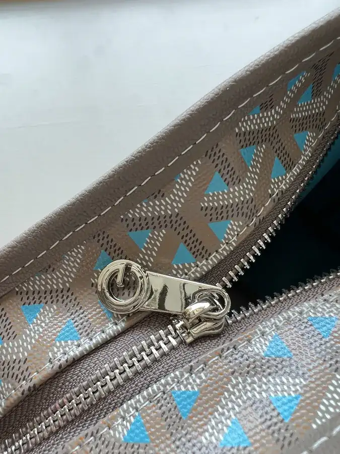 Goyard Hobo Elegant and Casual