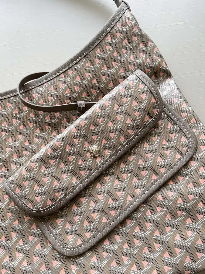 Goyard Hobo Elegant and Casual