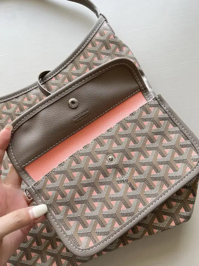 Goyard Hobo Elegant and Casual