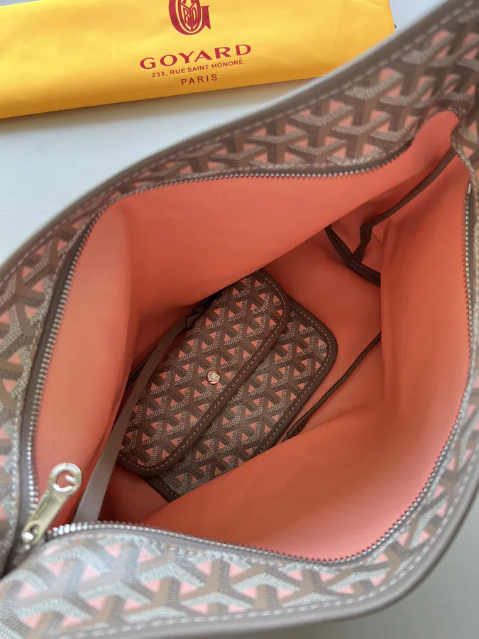 Goyard Hobo Elegant and Casual