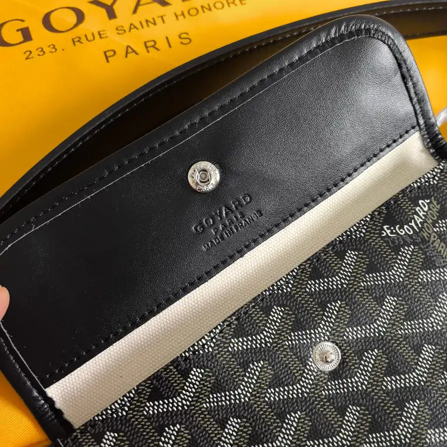 Goyard Hobo Bag with Clean Lines and Elegance