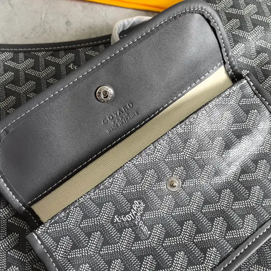 Goyard Hobo with Silk Print, Elegant and Casual