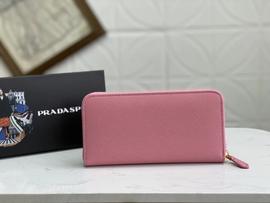 Classic Single Zip Wallet in Grained Calfskin