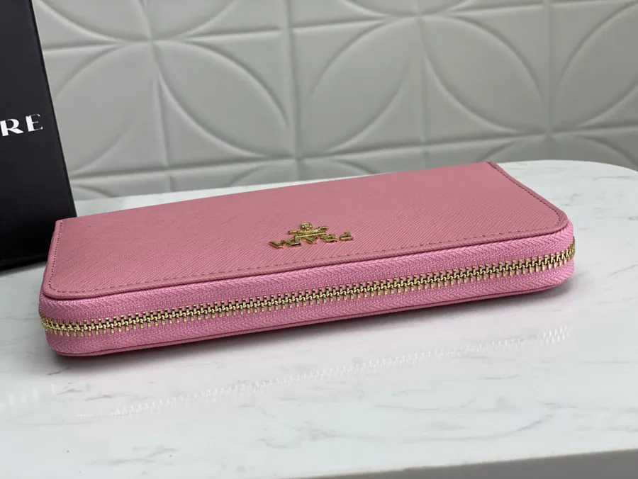 Classic Single Zip Wallet in Grained Calfskin