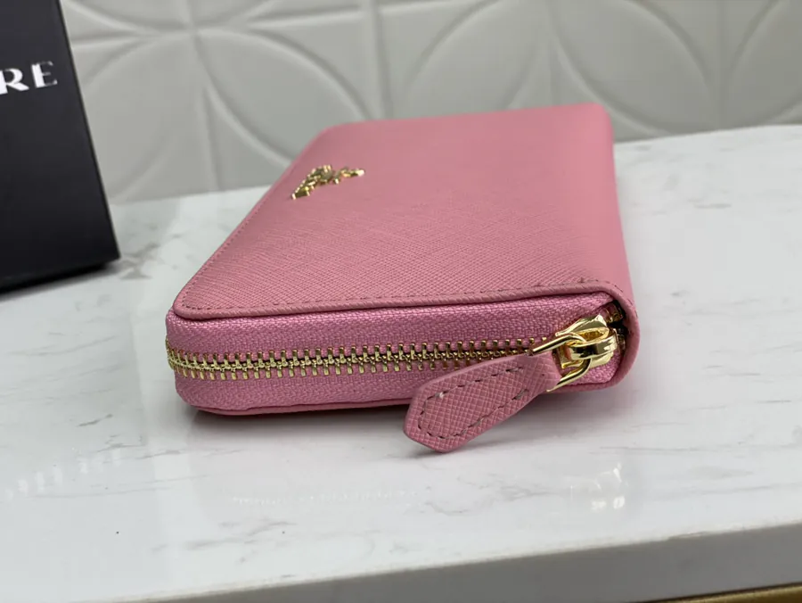 Classic Single Zip Wallet in Grained Calfskin