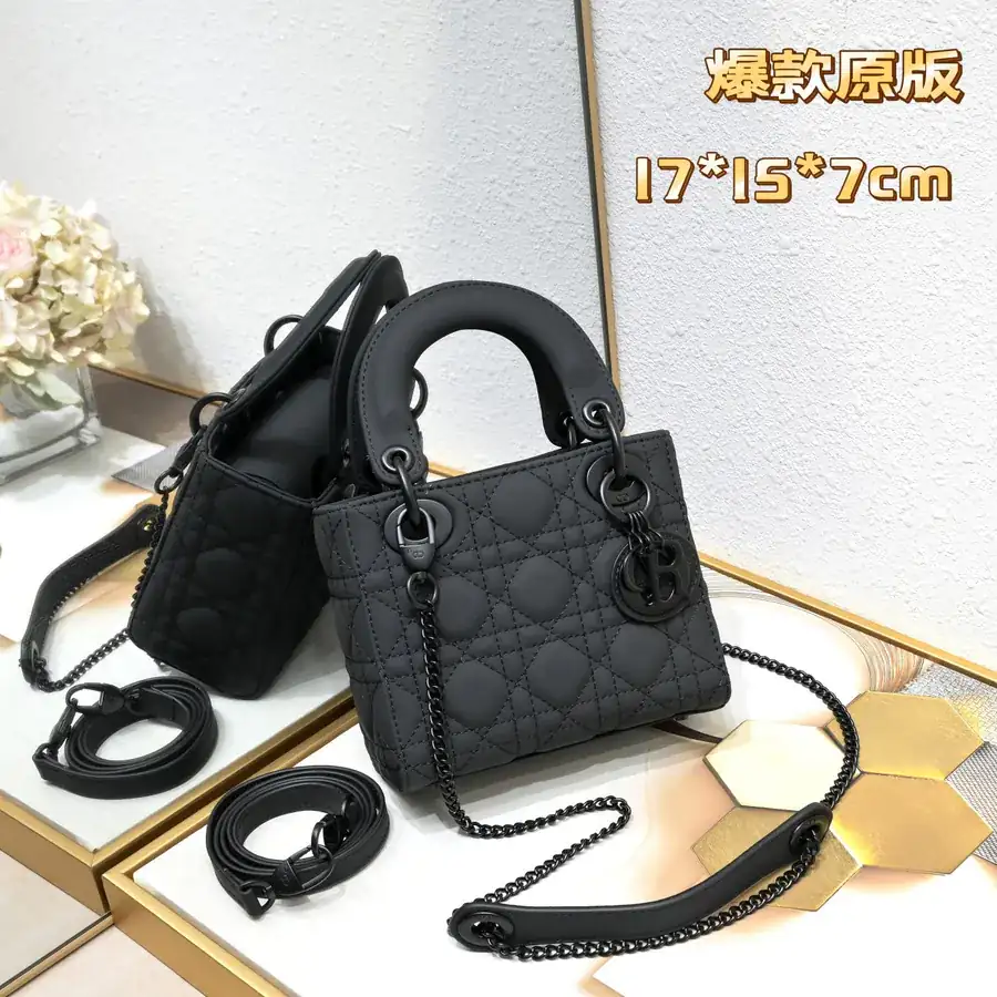 190 Ultra matte SO BLACK Bucket Bag