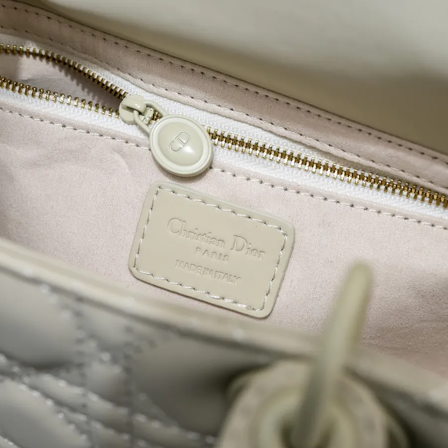 Di0r Ultra matte 2022 Model 24cm Calfskin Crossbody Bag