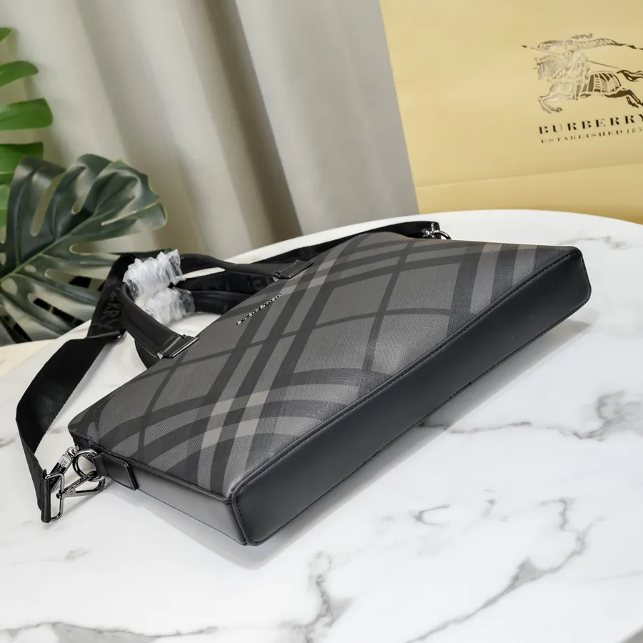 Burberry 8821 Men's Bag Premium Quality