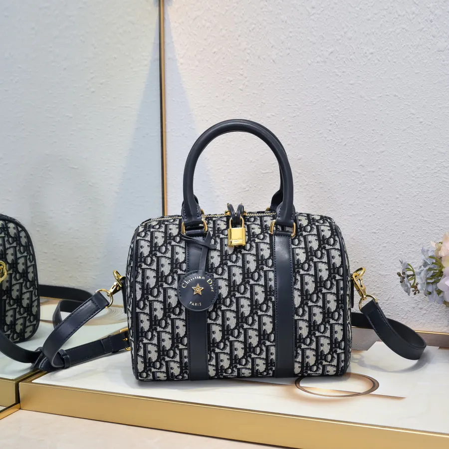 Groove.25 Handbag Winter Collection, Elegant and Stylish