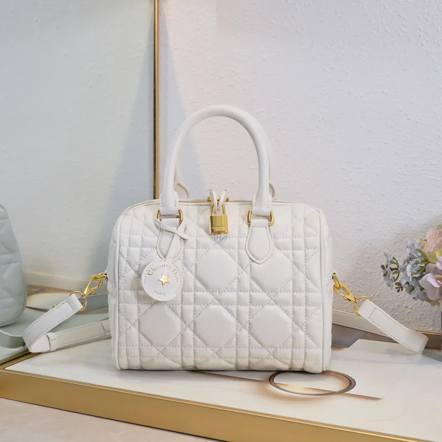 Groove.25 Handbag Winter Collection, Elegant and Stylish