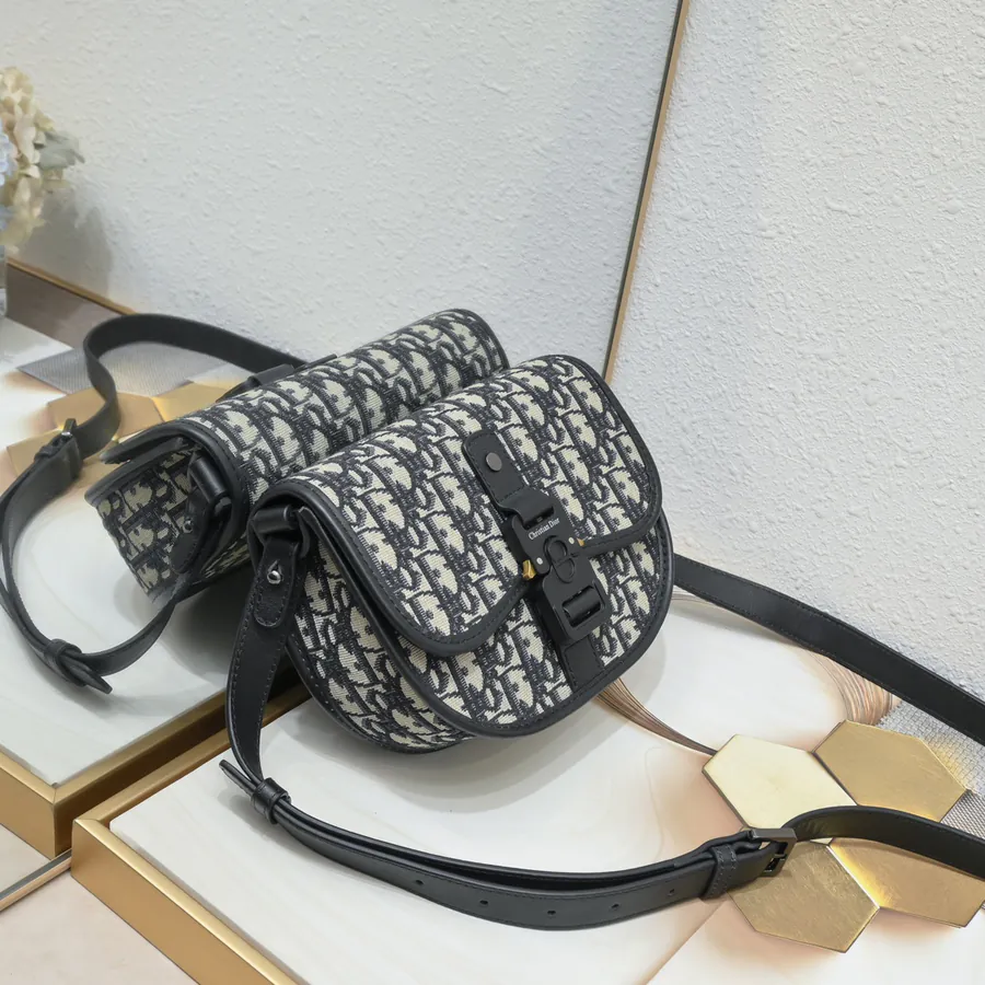 DIO.R Gallop Messenger Bag Minimalist and Stylish
