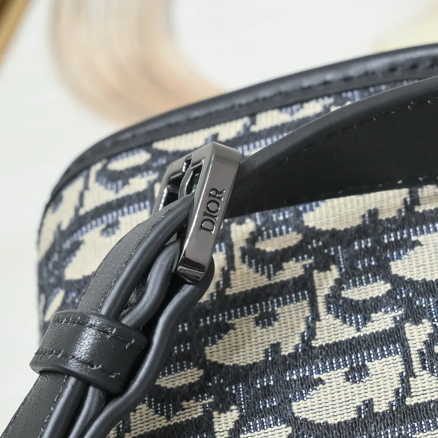 DIO.R Gallop Messenger Bag Minimalist and Stylish