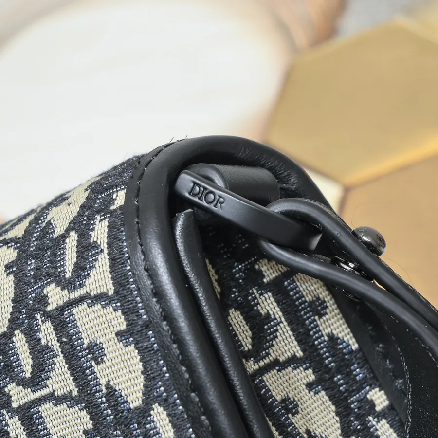 DIO.R Gallop Messenger Bag Minimalist and Stylish