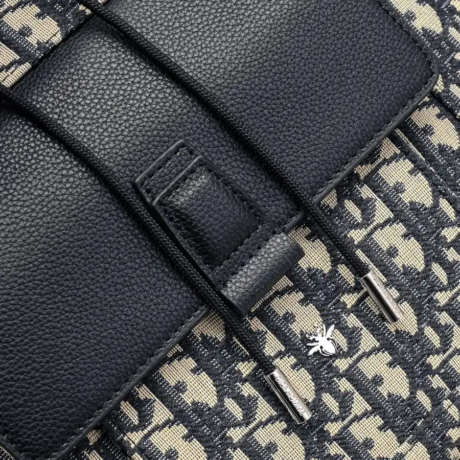 Motion Shoulder Bag Elegant and Sophisticated