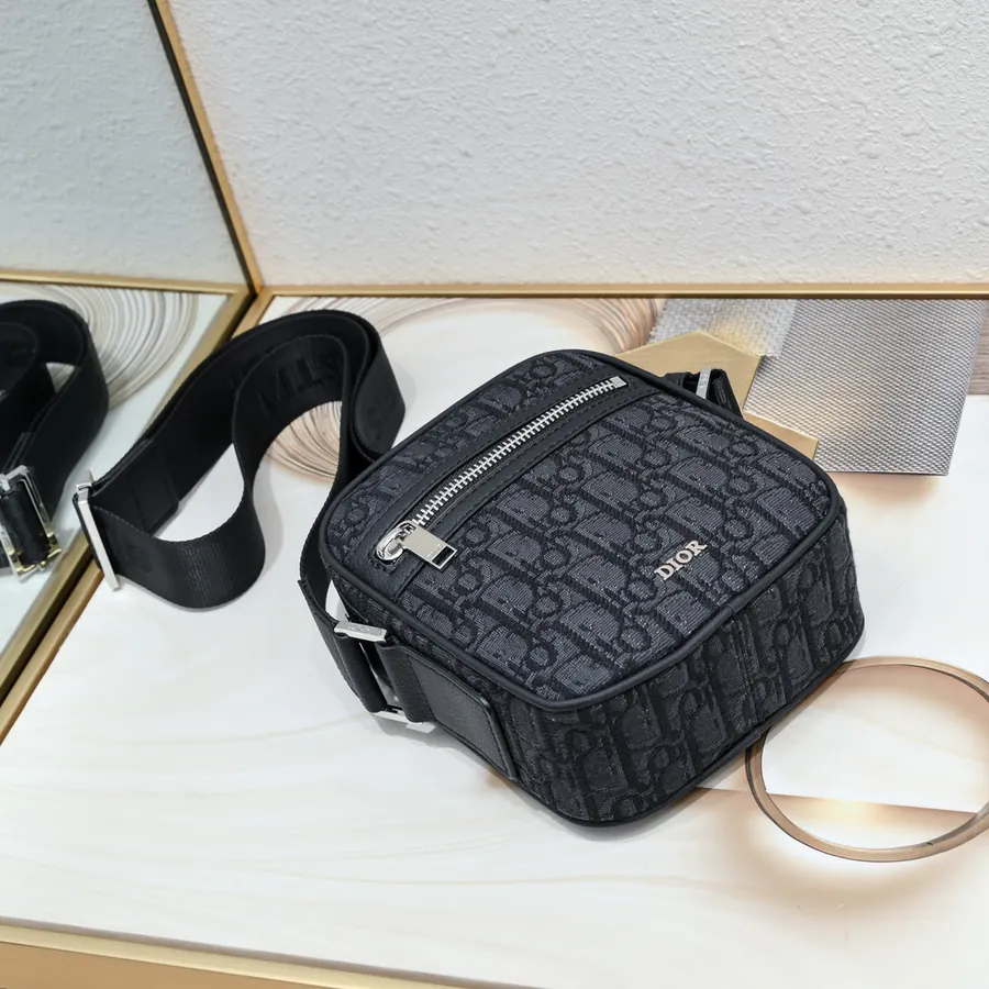 D Home Upgraded Messenger Bag Grained Calfskin