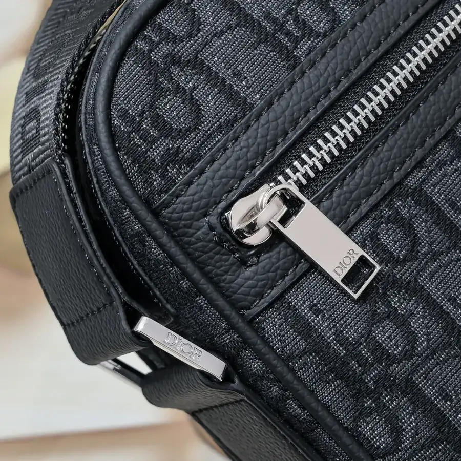 D Home Upgraded Messenger Bag Grained Calfskin