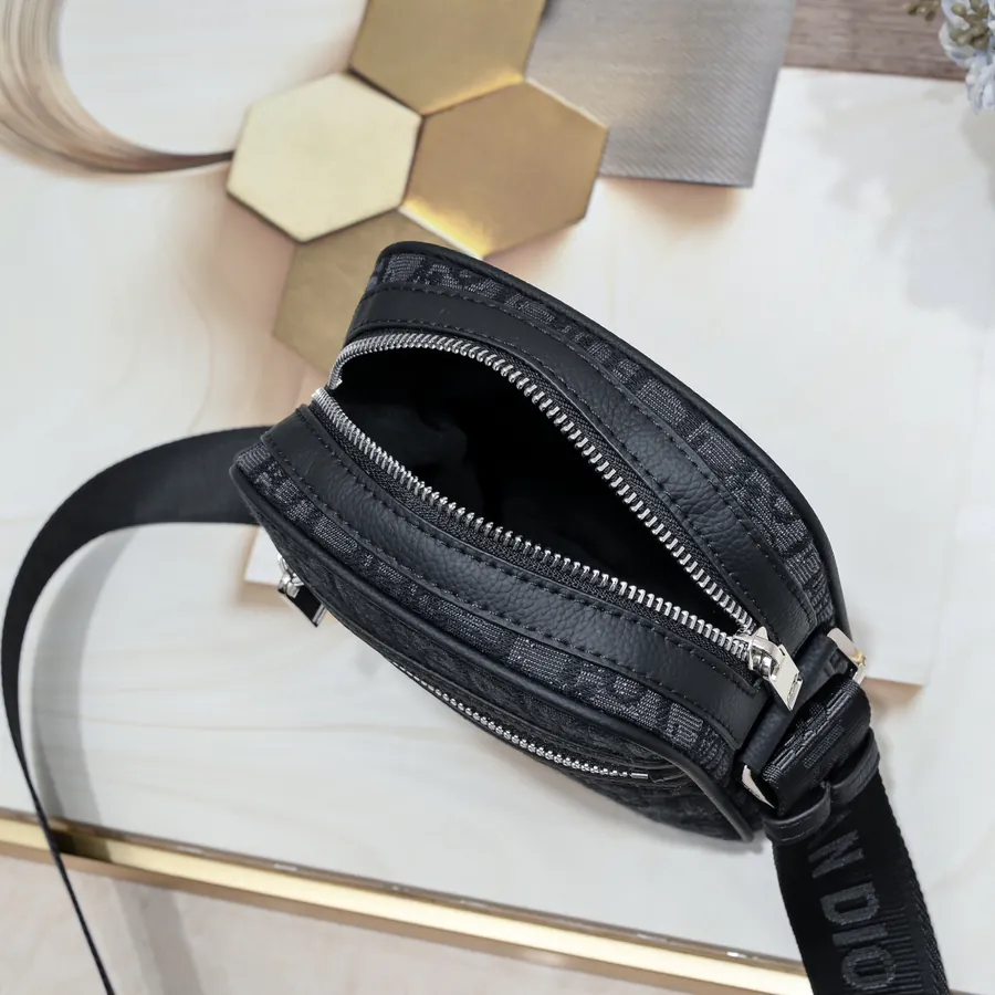 D Home Upgraded Messenger Bag Grained Calfskin
