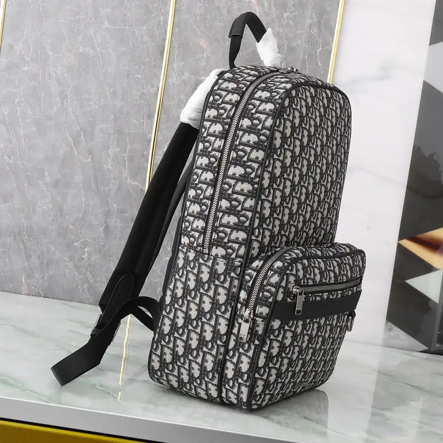 Safari Shoulder Bag Minimalist Elegance with Dior Logo