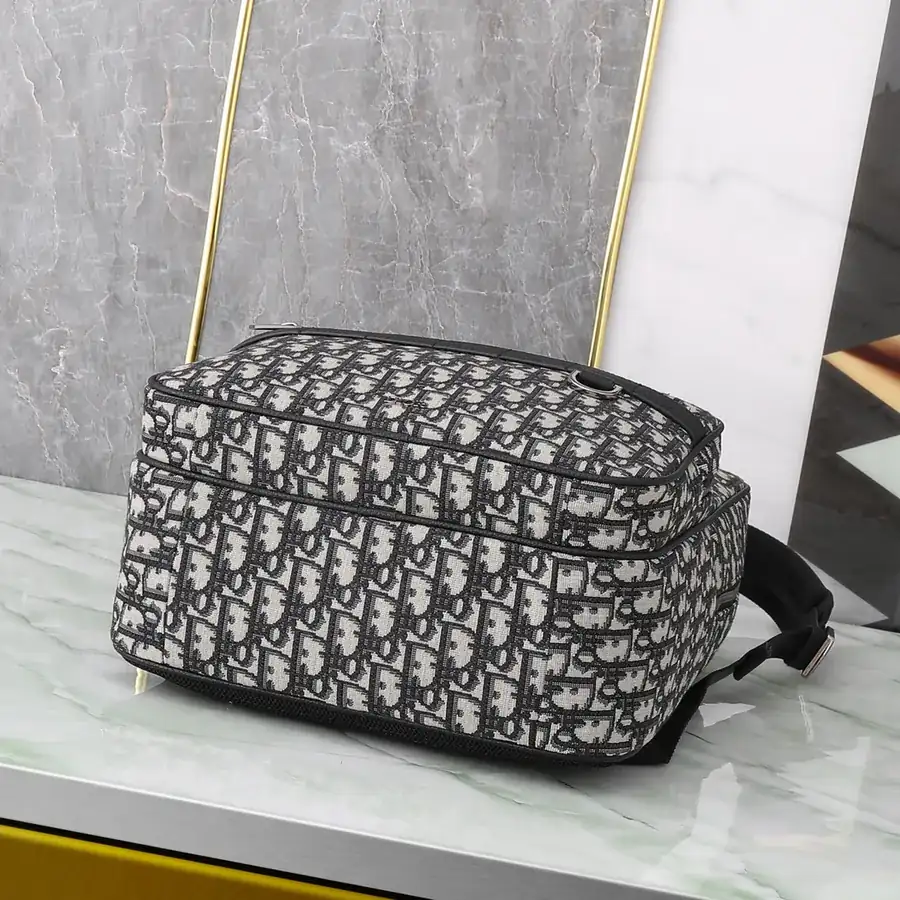 Safari Shoulder Bag Minimalist Elegance with Dior Logo
