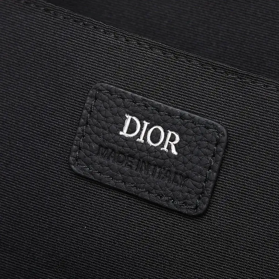 Safari Shoulder Bag Minimalist Elegance with Dior Logo