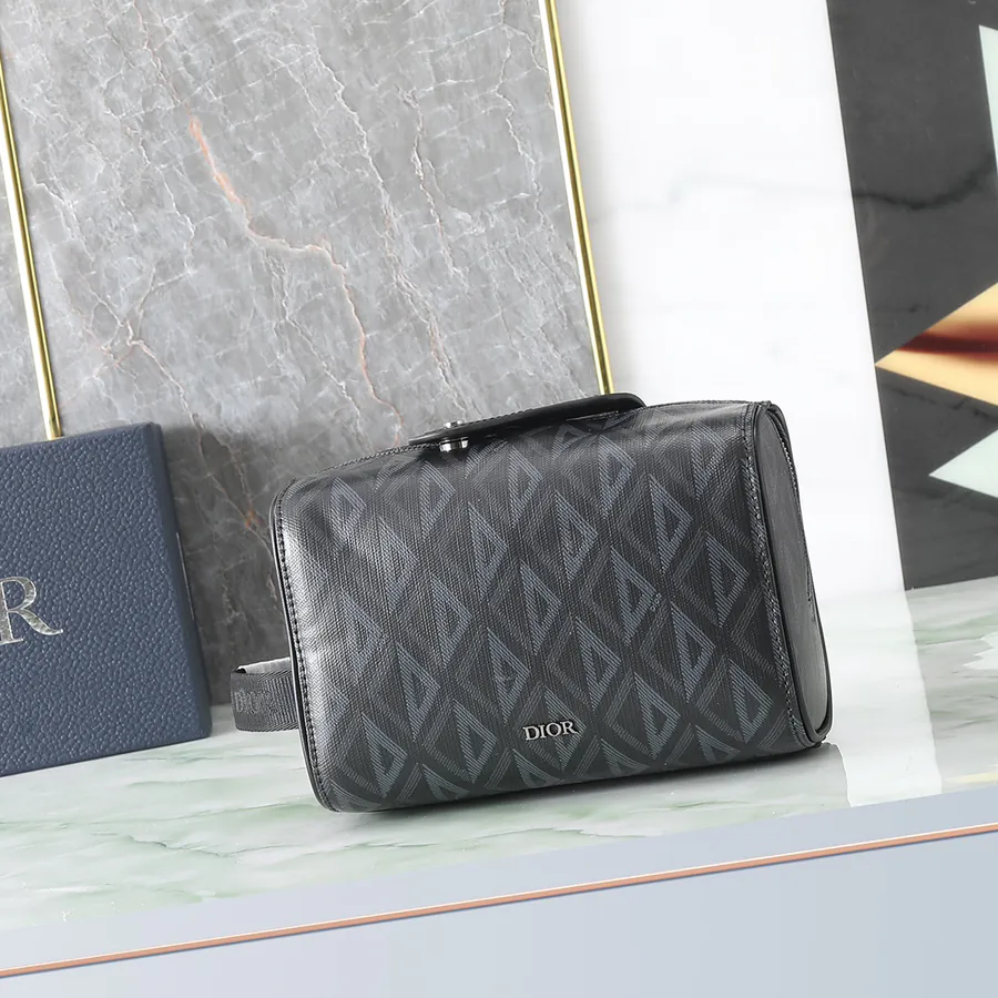 Lingot Washbag with Diamond Pattern Black