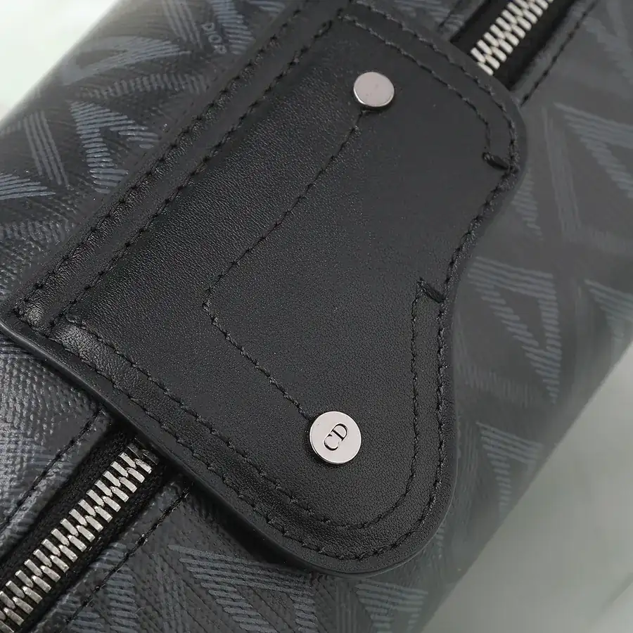 Lingot Washbag with Diamond Pattern Black