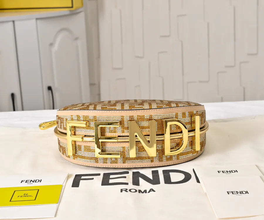 FENDI Prada腋下包 20cm尺寸