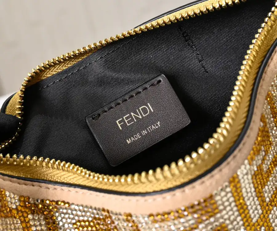 FENDI Prada腋下包 20cm尺寸
