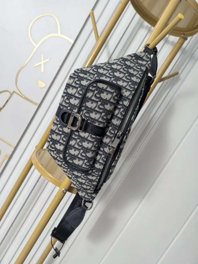 8 Spring 2025 Collection Oblique Print Tote