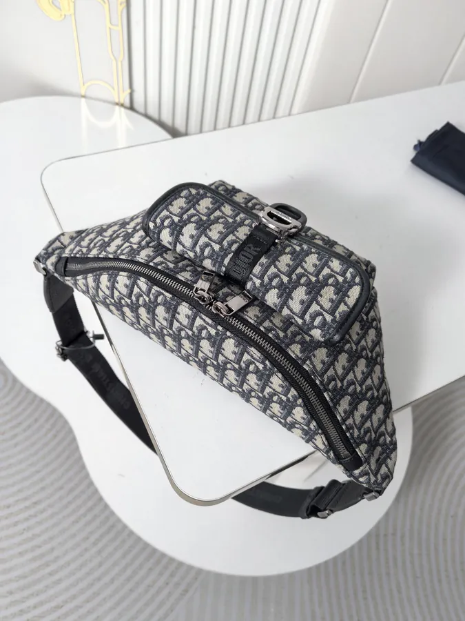 8 Spring 2025 Collection Oblique Print Tote
