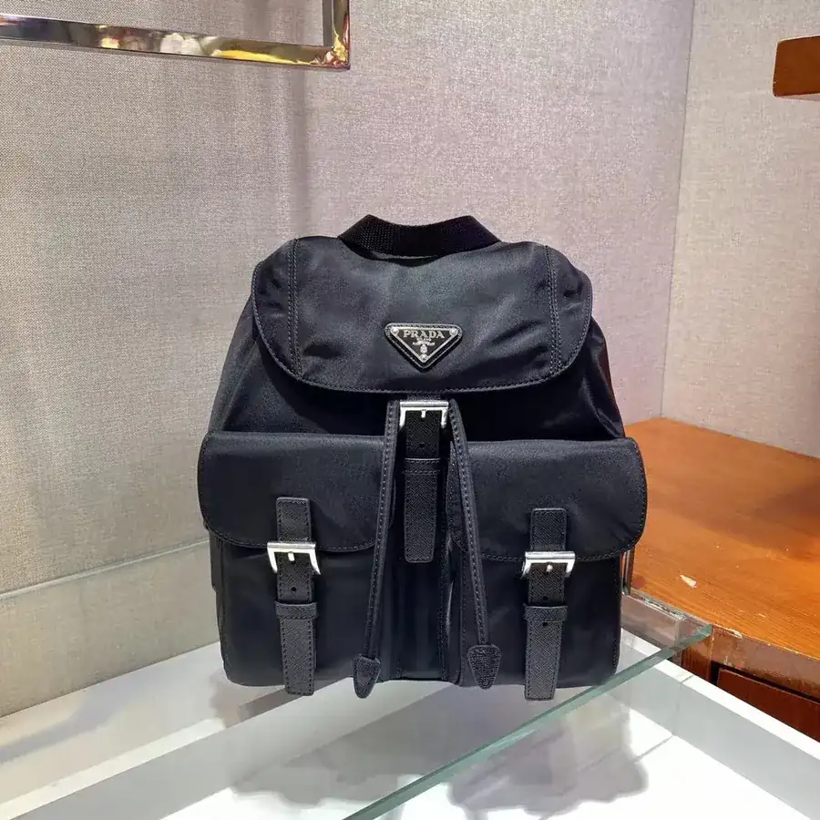 P Family Classic Shoulder Bag 1BZ677