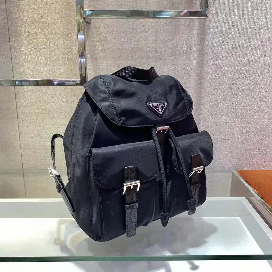 P Family Classic Shoulder Bag 1BZ677