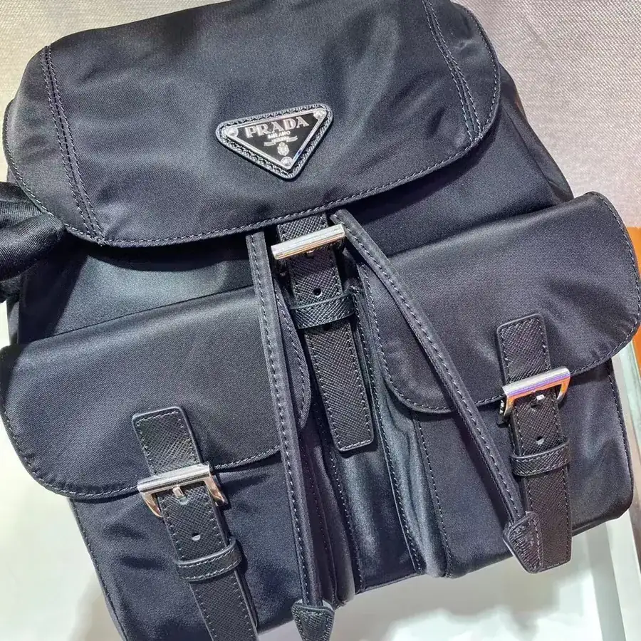 P Family Classic Shoulder Bag 1BZ677