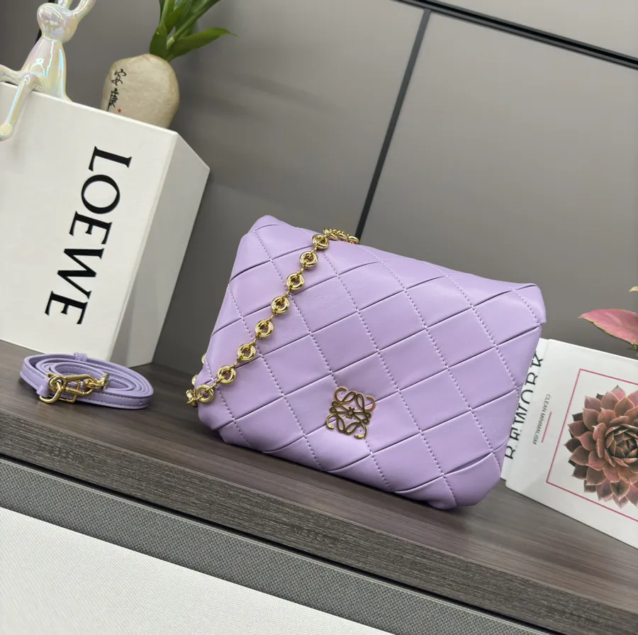 P1000.LOw℮ Goya Puffer Bucket Bag