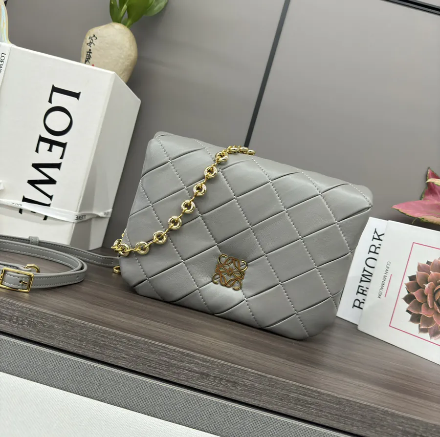 P1000.LOw℮ Goya Puffer Bucket Bag