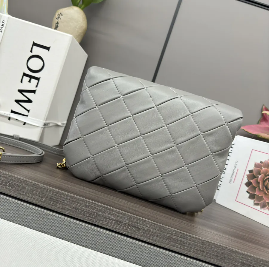 P1000.LOw℮ Goya Puffer Bucket Bag