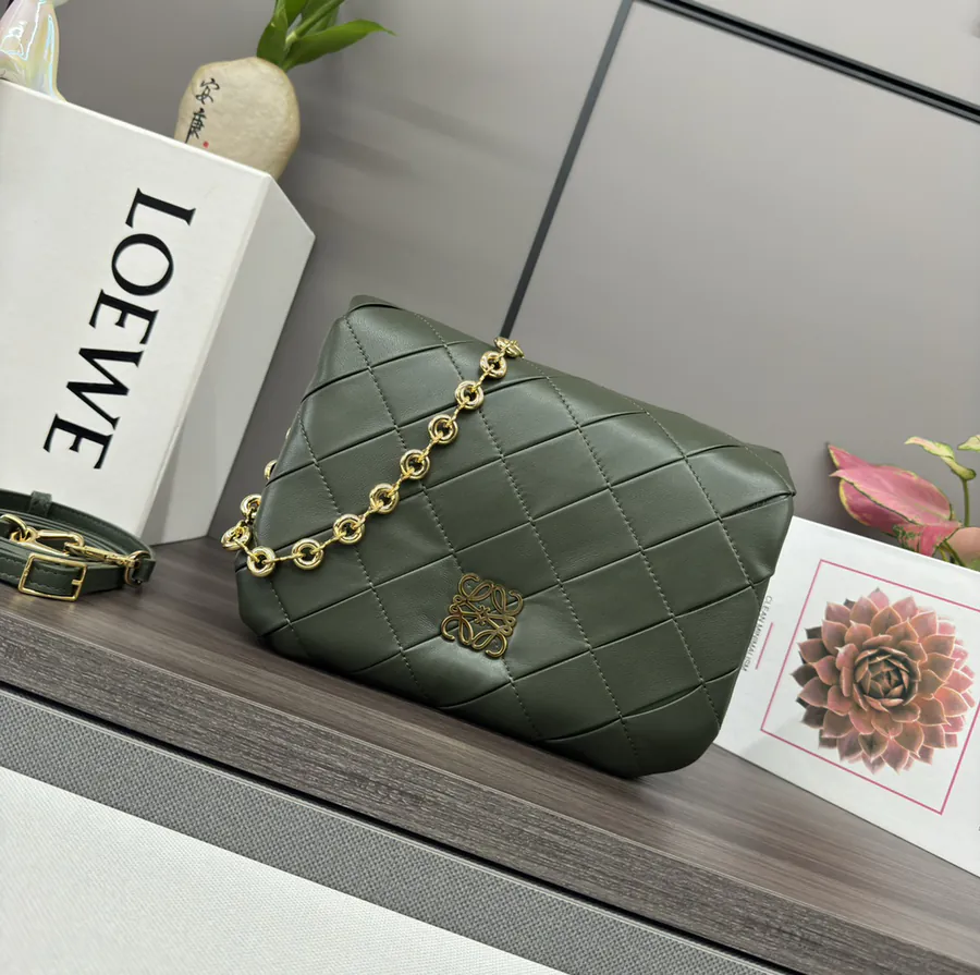 P1000.LOw℮ Goya Puffer Bucket Bag