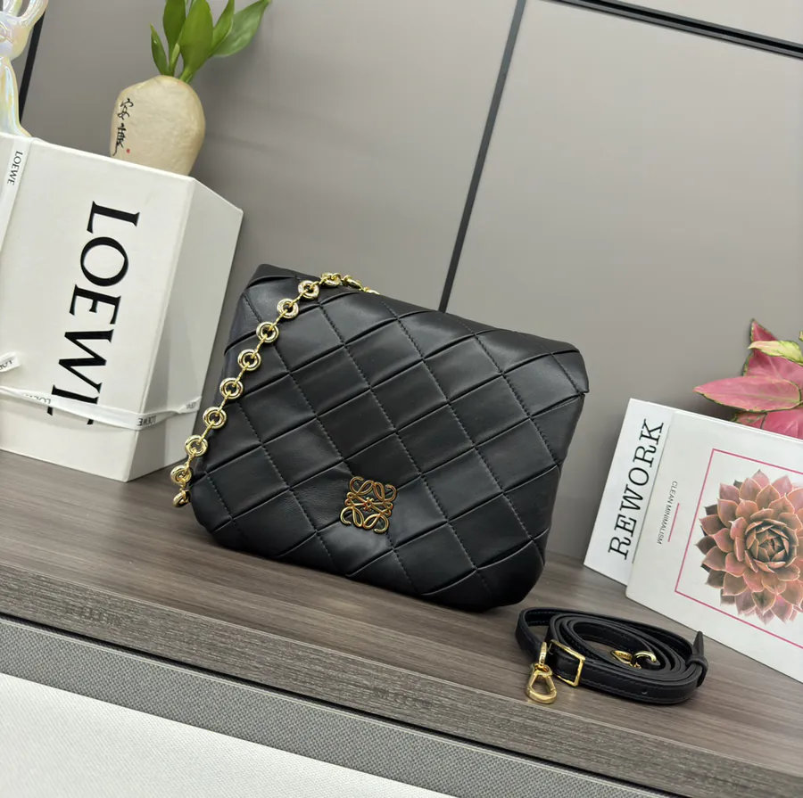 P1000.LOw℮ Goya Puffer Handbag
