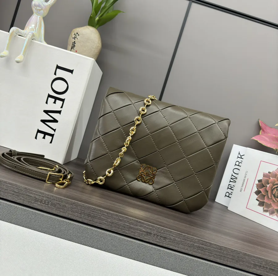 P1000.LOw℮ Goya Puffer Handbag