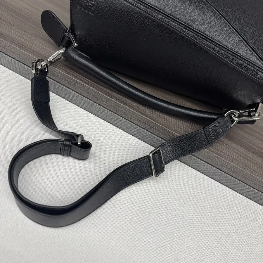 P850.LOw℮ Puzzle Handbag in Soft Deer Leather