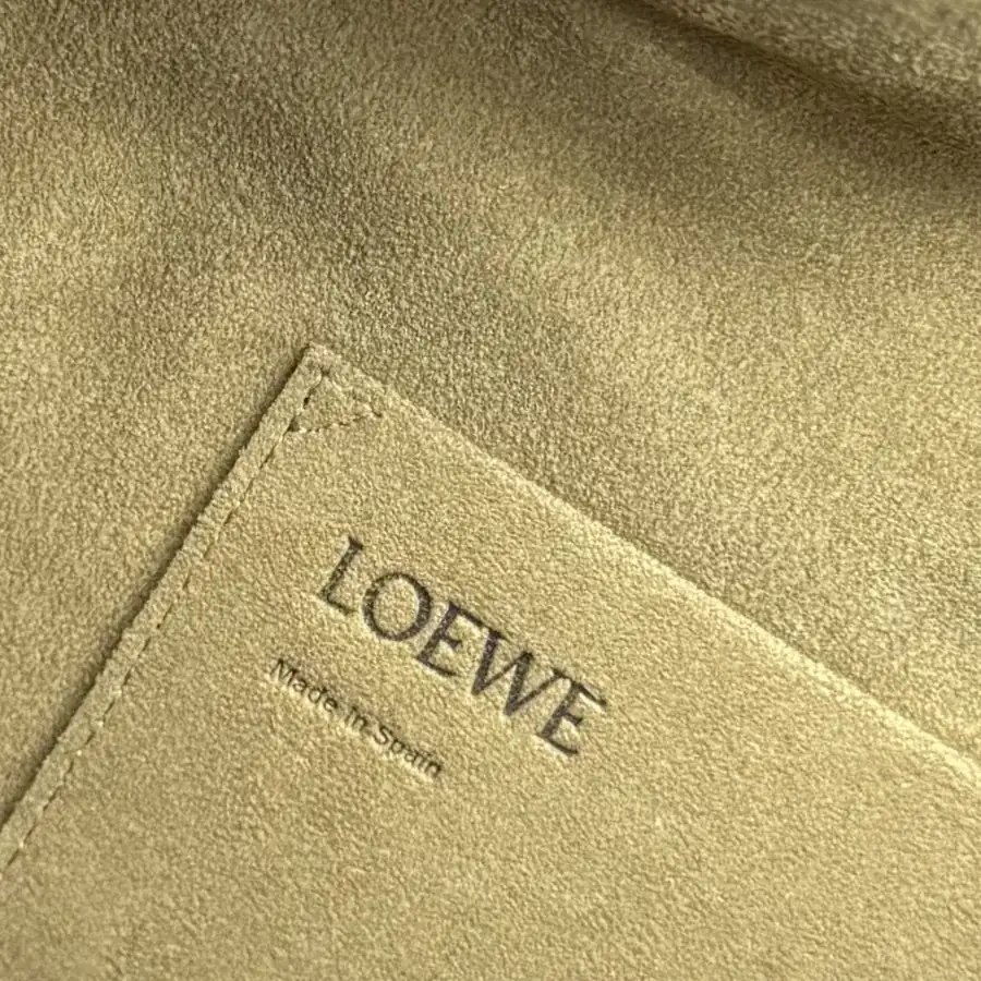 P850.LOw℮ Puzzle Handbag in Soft Deer Leather