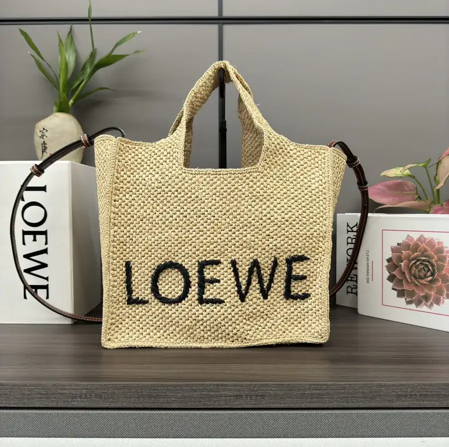 LOE*WE New Font Tote Bag Medium