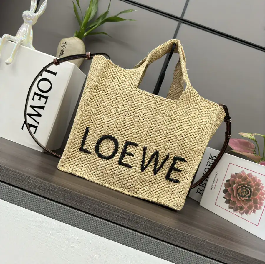 LOE*WE New Font Tote Bag Medium