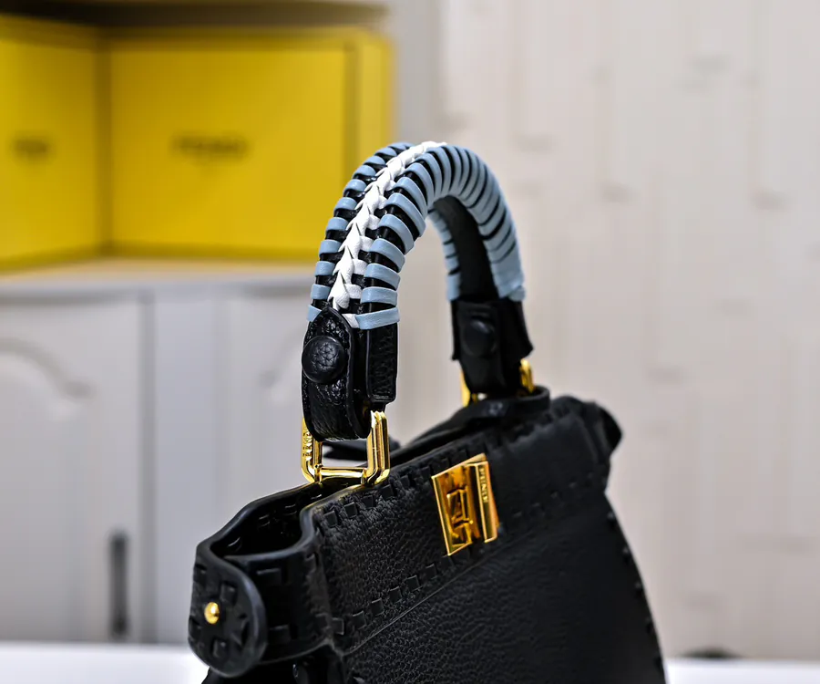 Upgraded Peekaboo Iseeu Compact Handbag