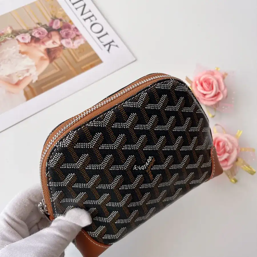 Vendome Pouch Mini Shell Shape Cosmetic Bag
