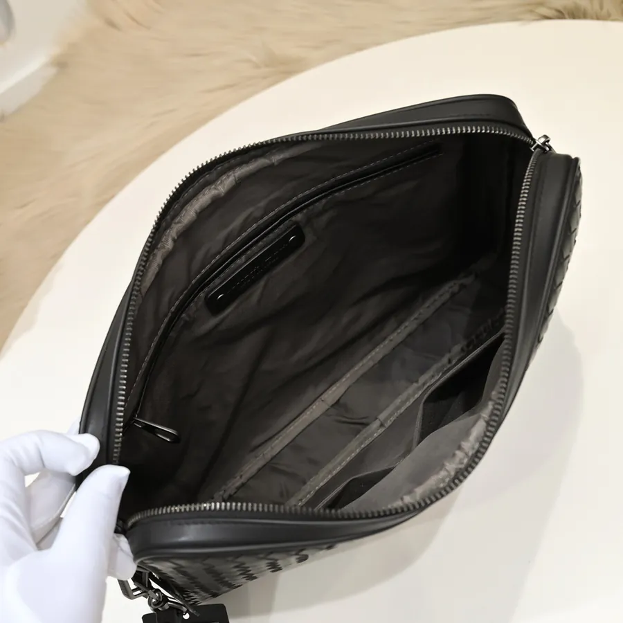 BV 2024 Men's Handbag Premium Quality, Elegant Design