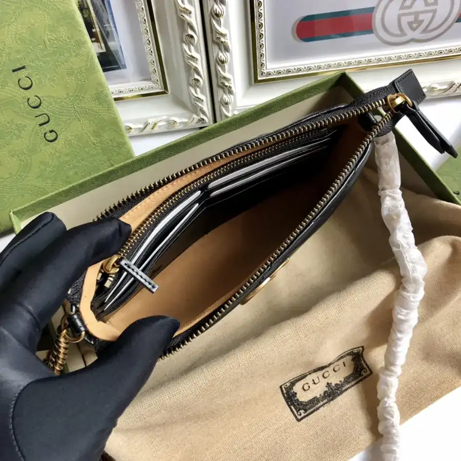 G Brand Chain Bag Handcrafted Leather, GG Logo, 22cm Width
